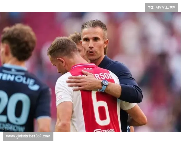 范佩西正式上任海伦芬主帅开启教练生涯新篇章 范佩西正式上任海伦芬主帅开启教练生涯新篇章