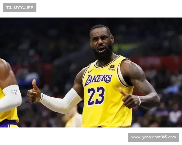 詹姆斯全场发挥稳定贡献16分8篮板4助攻助球队迎战对手再创佳绩