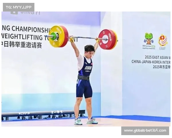 涂艺在举重男子89公斤级赛事中斩获两枚金牌为国争光